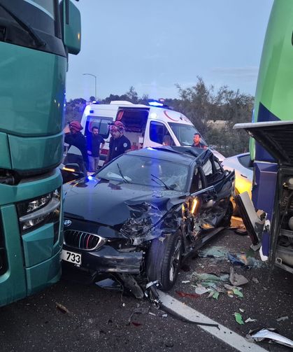 İstanbul-İzmir Otoyolu'nda zincirleme kaza: 11 yaralı