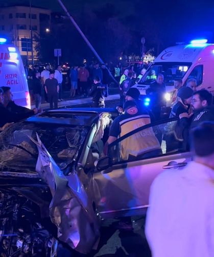 İki otomobil çarpıştı: 2’si ağır 11 yaralı