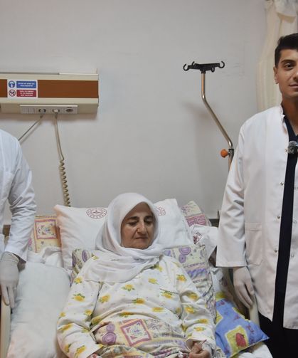 70 yaşındaki hastanın kanserli kalın bağırsağı alındı; sağlığına kavuştu