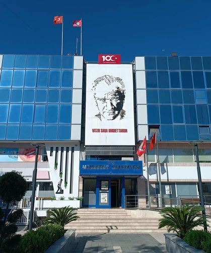 Menderes Belediyesi'ne ikinci dalga operasyon: 9 gözaltı