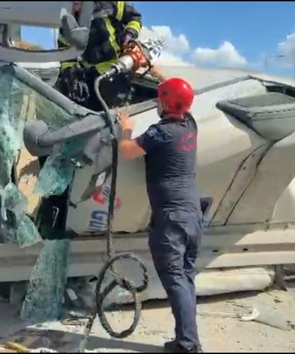 Devrilen beton mikserinin sürücüsü yaralandı