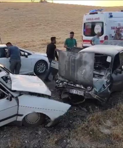 İki otomobilin çarpıştığı kazada 8 kişi yaralandı