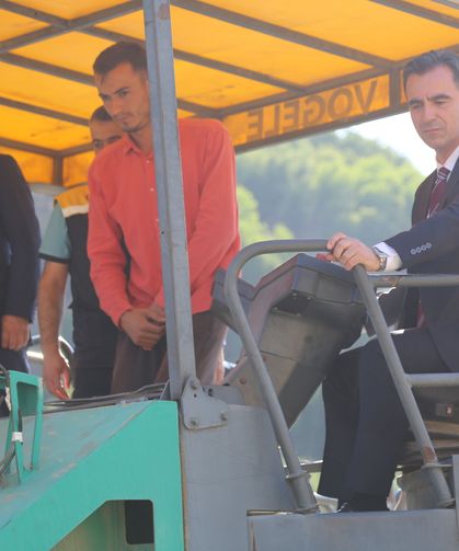 Bitlis Valisi Karakaya köy yollarını inceledi