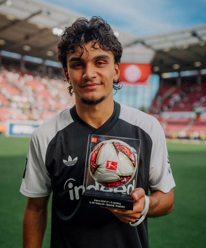 Can Uzun attığı 2 golle Eintracht Frankfurt’a galibiyeti getirdi