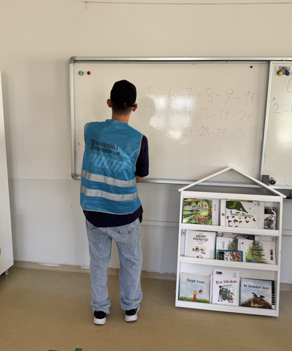 Doğu'da yükümlüler okulları yeni eğitim öğretim yılına hazırladı