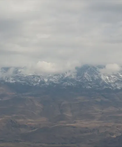 Ağrı Dağı'na mevsimin ilk karı yağdı