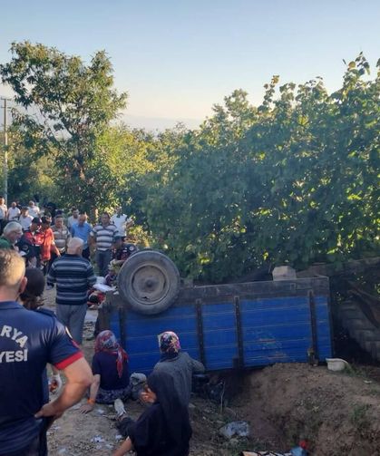 Fındık işçilerini taşıyan traktör devrildi: 18 yaralı