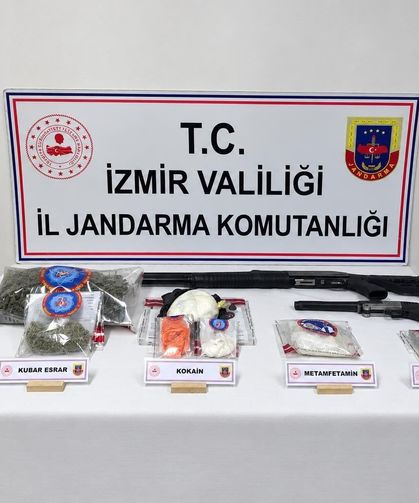 İzmir'de yasaklı madde operasyonu: 8 gözaltı