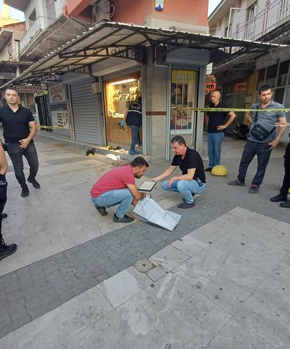 Kuyumcu dükkanında silahlı soygun girişimi: 2 yaralı