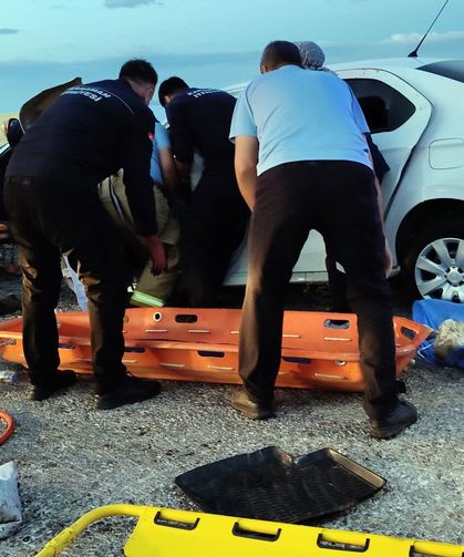 Düğün konvoyunda kaza: 2 ölü, 5 yaralı