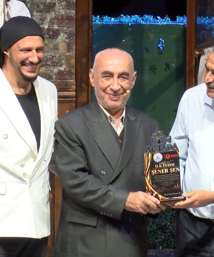 Şener Şen, 'Zengin Mutfağı' oyunu ile KKTC'de sahne aldı