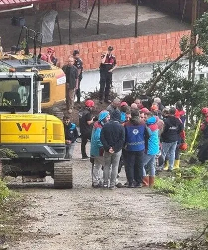 Trabzon'da heyelan: Toprak altında kalan kişi öldü