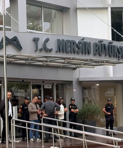 Mersin'de 2'si belediye başkanı 16 kişi tutuklandı