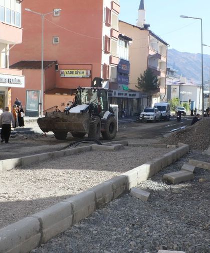 Hakkari Belediyesi’nden kentin dört bir yanında yoğun mesai