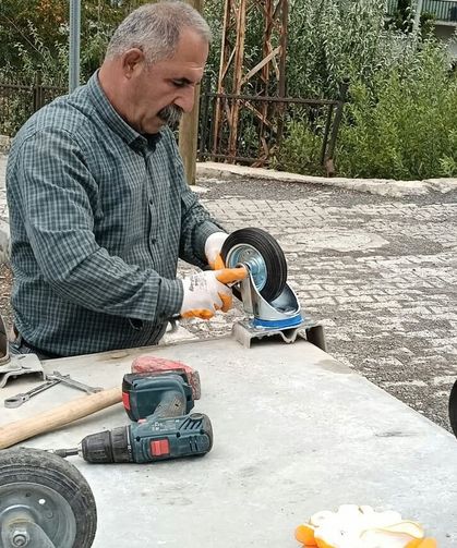 Hakkari’de hasarlı çöp konteynerleri onarıldı