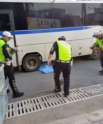 Servis minibüsünün çarptığı bisikletli çocuk öldü