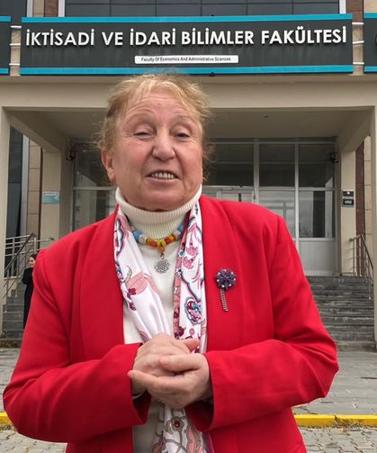 69 yaşında üniversiteden mezun oldu, 71 yaşında yüksek lisansa başladı