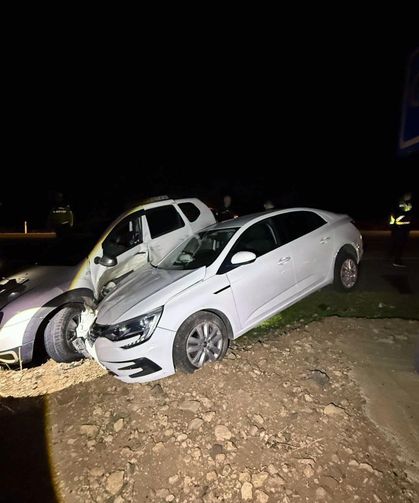 İki otomobil çarpıştı: 6 yaralı