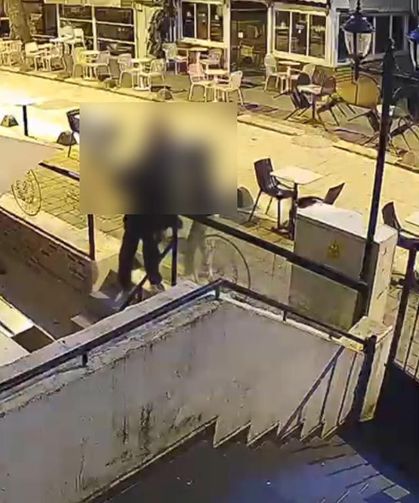 Kafelerden hırsızlık yapan şüpheliler kamerada