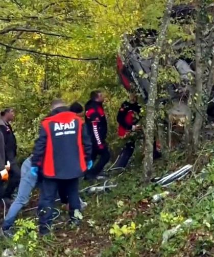 Kamyon şarampole devrildi; 1 ölü, 1 yaralı