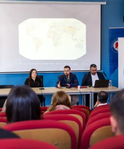 Hakkari Üniversitesinde “7 Ekim’in Üçüncü Yılında Orta Doğu” paneli düzenlendi