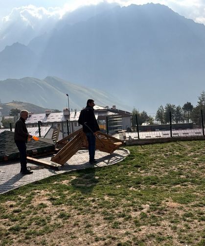 Hakkari’de tahrip edilen kamelya kaldırıldı