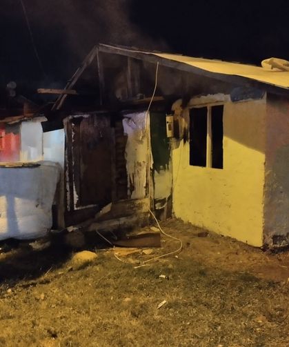 Sobadan sıçrayan kıvılcım evi yaktı