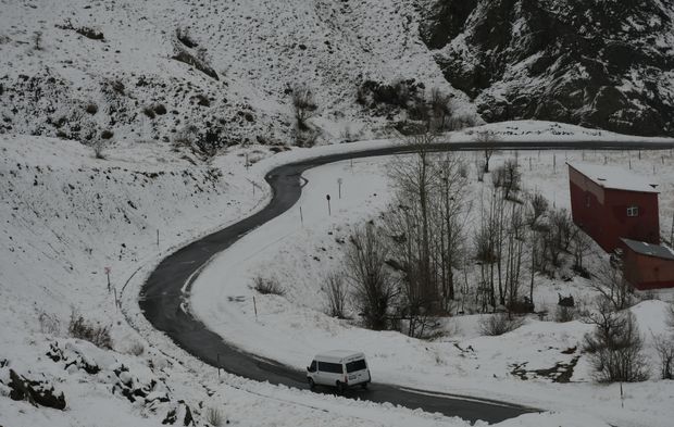 Kar ve sis Hakkari'ye farklı bir renk kattı