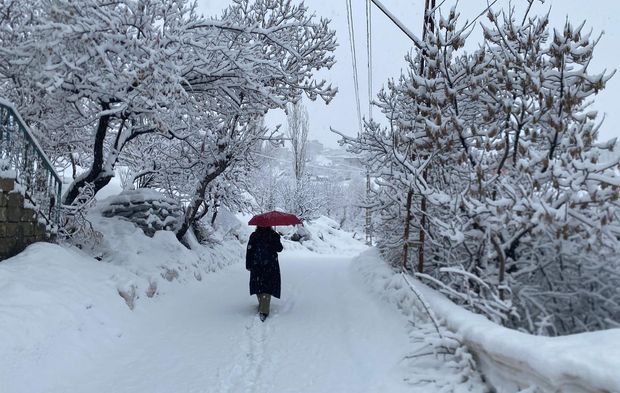 Hakkari'de kar etkisini sürdürüyor