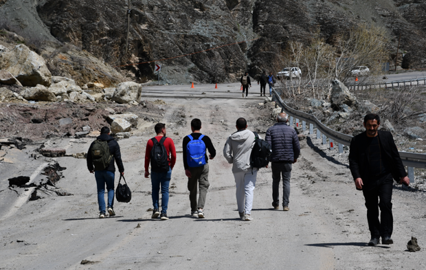 Hakkari'de heyelan mağduriyeti devam ediyor