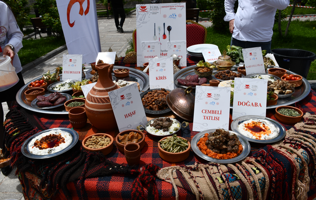 Hakkari'de 3. Yöresel Lezzetler Festivali düzenlendi