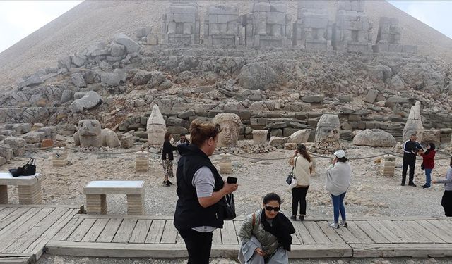 61 bin kişi Nemrut Dağı'nı ziyaret etti