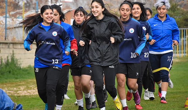Vanlı kızların şimdiki hedefi 1. Lig