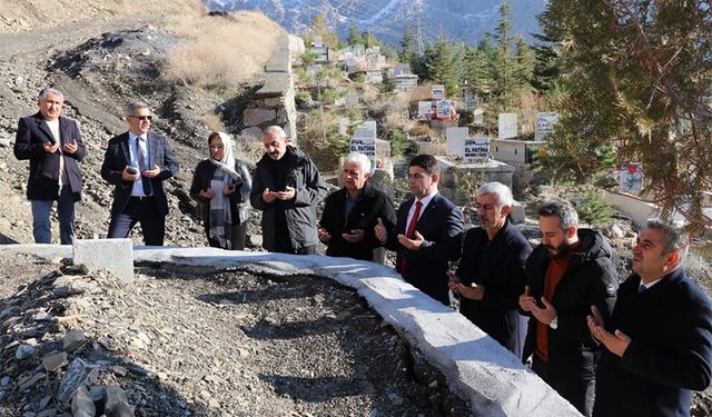 Hakkari'de vefat eden öğretmenler anıldı