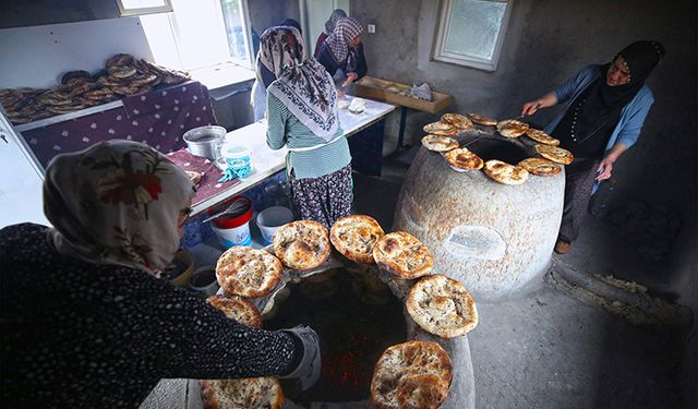 Tandır ekmeği 7 kadının istihdam kapısı oldu