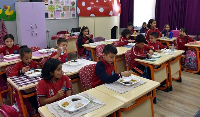 İlkokul öğrencileri "sıcak yemek" uygulamasıyla sağlıklı besleniyor