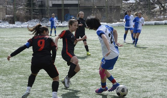 Yüksekova Kadın Futbol Takımı rakip tanımıyor