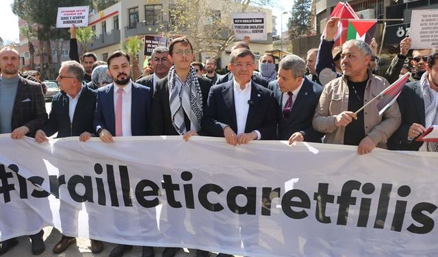 Davutoğlu, İsrail protestosuna katılanlara destek verdi