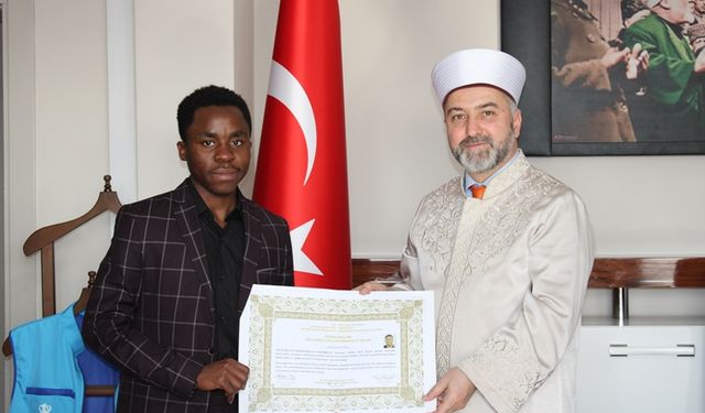 Angolalı öğrenci Türkiye'de Müslüman oldu