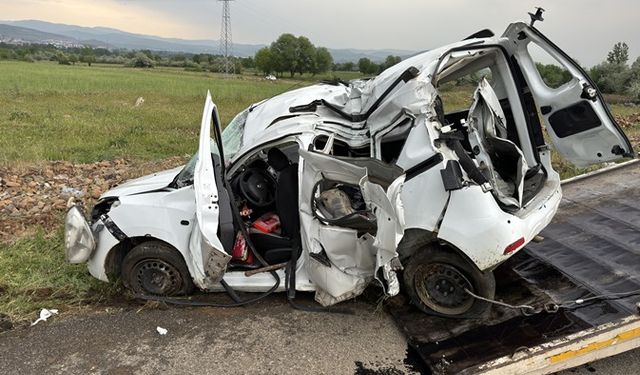 Bingöl'de hafif ticari araç kaza yaptı: 3'ü ağır, 4 yaralı