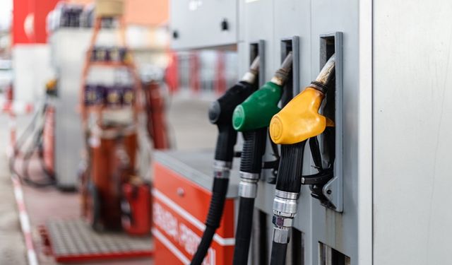 Petrol fiyatları yükseldi: Motorine büyük zam yolda