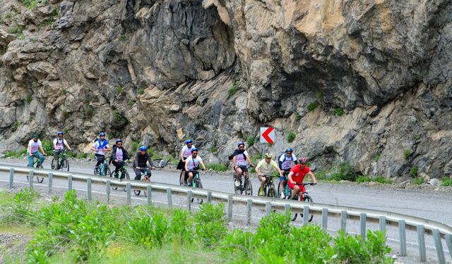 Hakkari'de bisiklet turu düzenlendi
