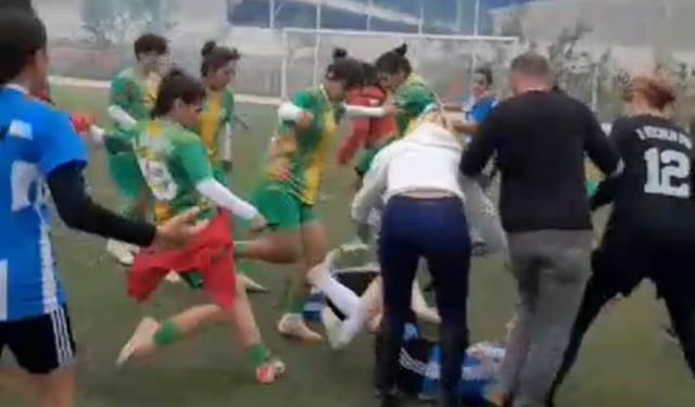 Kadın futbol ligindeki olaylı maçta 7 oyuncu yaralandı