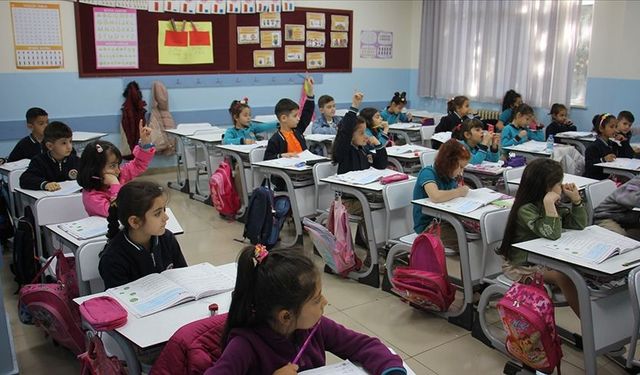 Hakkari’de öğretmen ve öğrencilere 3,5 gün tatil