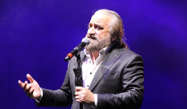 Ünlü sanatçı Volkan Konak sahnede hayatını kaybetti