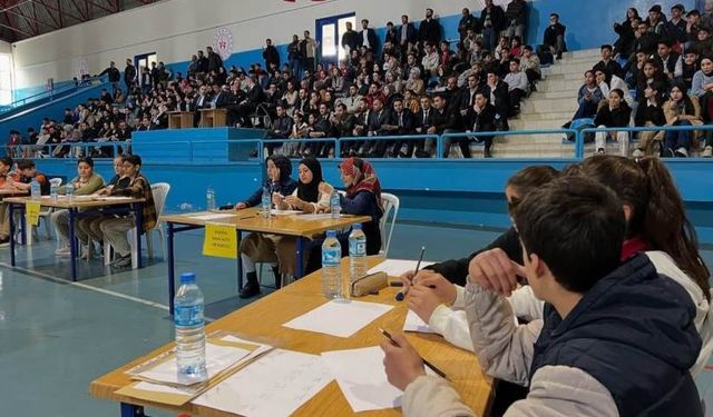 Şemdinli’de okullar arası bilgi ve kültür yarışması düzenlendi