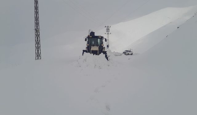 Hakkari’de 37 yerleşim yerinin yolu kapandı