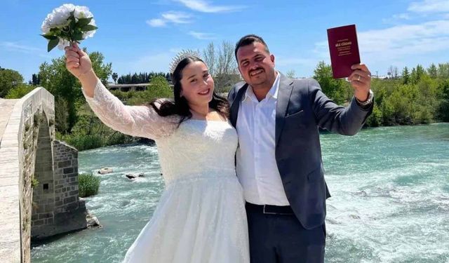 Çiftçinin gelin arabasında 'Masülü tolu vurdu, beni gözlerin' yazısı