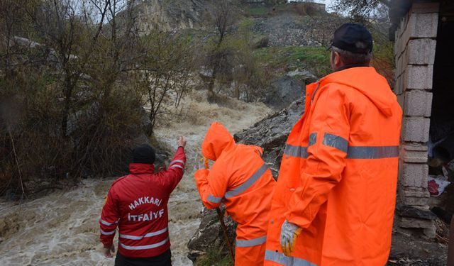 Hakkari'de dere kenarları alarm veriyor