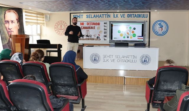 Hakkari'de velilere siber zorbalık eğitimi verildi
